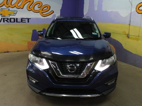 Used 2017 Nissan Rogue SV AWD/4WD image 3
