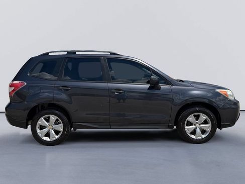 Used 2015 Subaru Forester 2.5i w/ Alloy Wheel Package AWD/4WD image 2