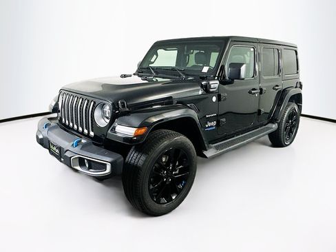 Used 2022 Jeep Wrangler Unlimited Sahara w/ Cold Weather Group AWD/4WD image 3