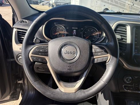 Used 2015 Jeep Cherokee Limited w/ Luxury Group image 15