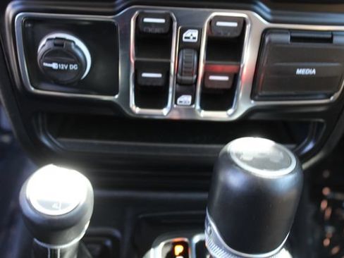 Used 2023 Jeep Wrangler Unlimited Sahara w/ Cold Weather Group AWD/4WD image 38