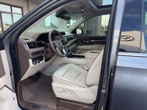Used 2022 GMC Yukon Denali w/ Denali Premium Package image 12