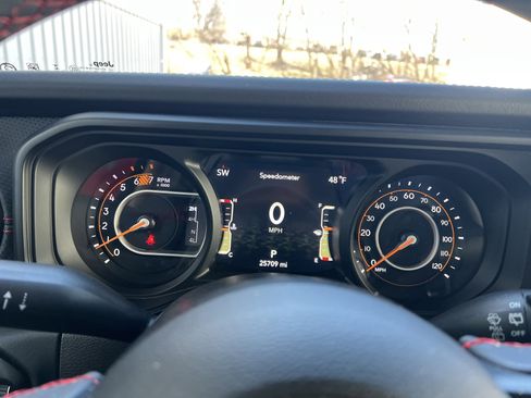 Used 2025 Jeep Wrangler Unlimited Rubicon image 11