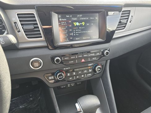 Used 2018 Kia Niro LX image 31