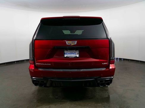 Used 2025 Cadillac Escalade V image 7