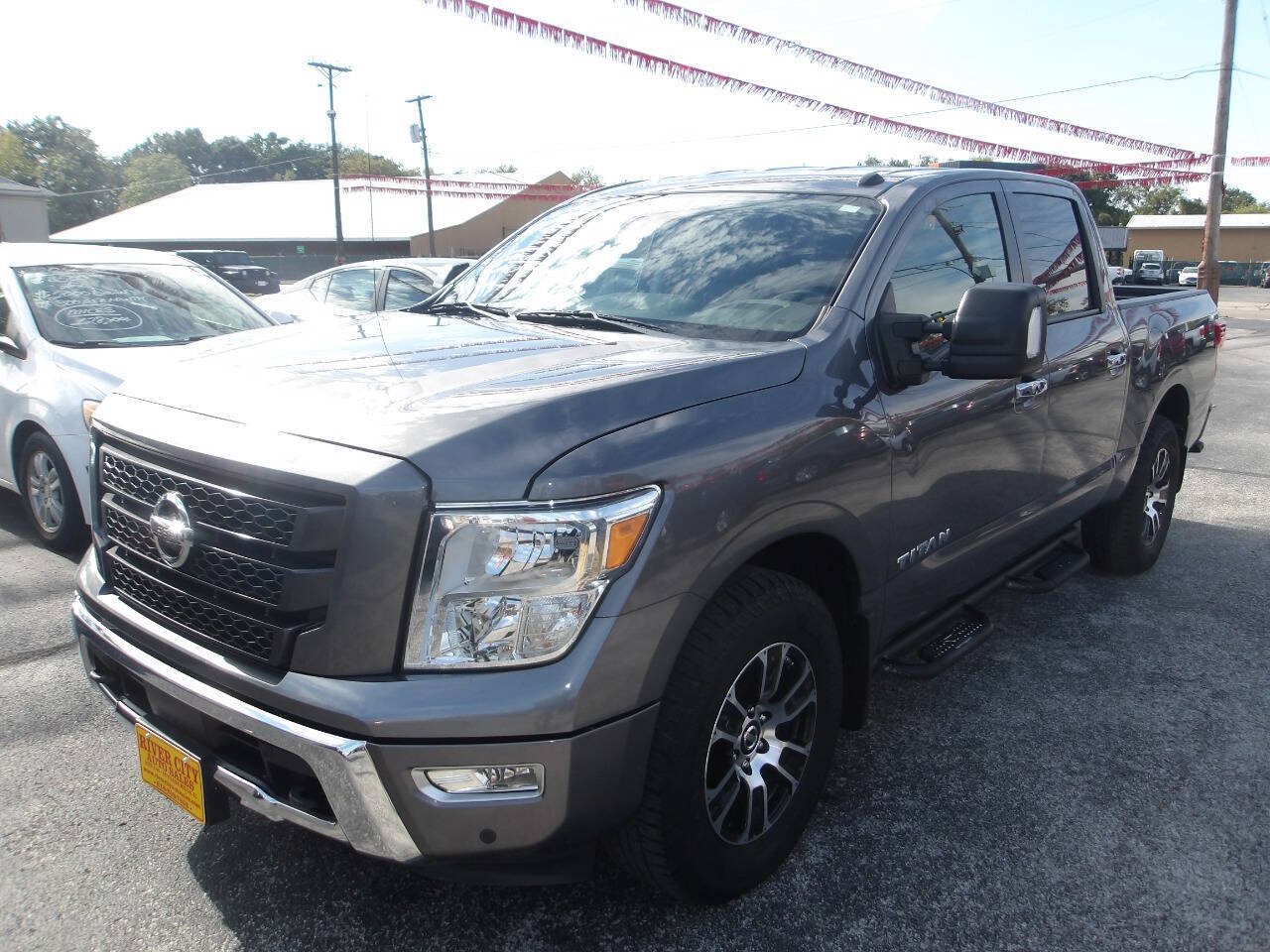 Used 2021 Nissan Titan SV w/ SV Convenience Package AWD/4WD image 3
