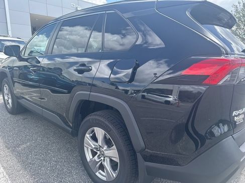 Used 2022 Toyota RAV4 XLE w/ Convenience Package FWD image 7