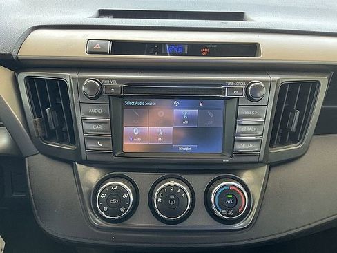 Used 2015 Toyota RAV4 LE FWD image 22