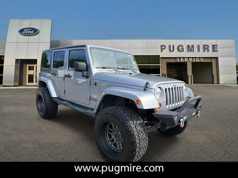 Used 2013 Jeep Wrangler Unlimited Sahara w/ Connectivity Group AWD/4WD image 1