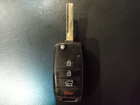 Used 2020 Kia Sorento LX image 32