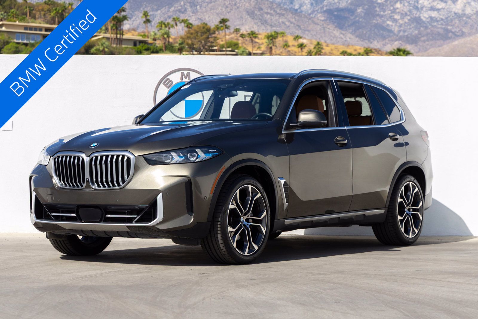 Certified 2024 BMW X5 xDrive40i w/ Premium Package AWD/4WD image 1