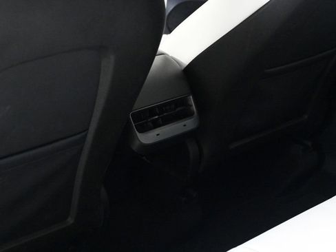 Used 2024 Tesla Model Y 2WD image 17