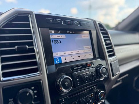 Used 2017 Ford F250 Lariat w/ Lariat Ultimate Package AWD/4WD image 28