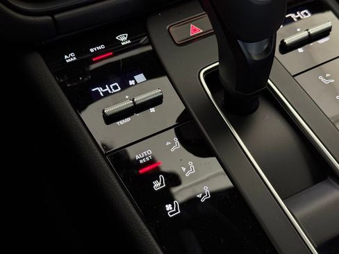 Certified 2026 Porsche Macan image 15