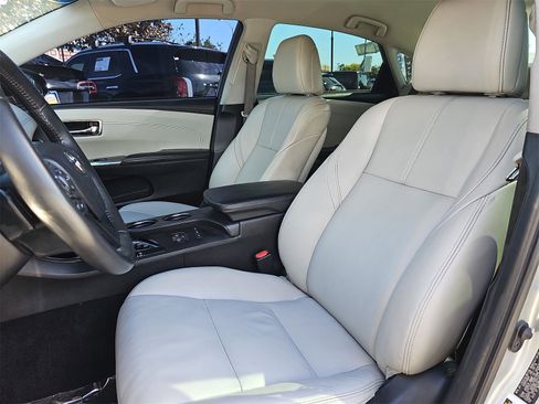 Used 2017 Toyota Avalon XLE image 13