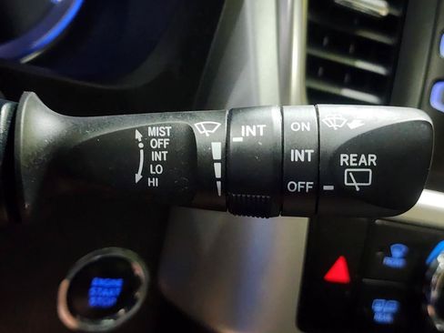 Used 2019 Toyota Highlander SE AWD/4WD image 13
