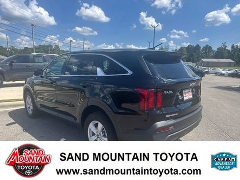 Used 2023 Kia Sorento LX AWD/4WD image 5
