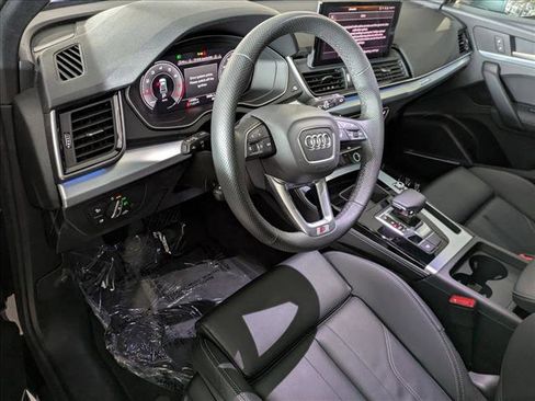 Certified 2025 Audi Q5 2.0T Premium Plus image 10