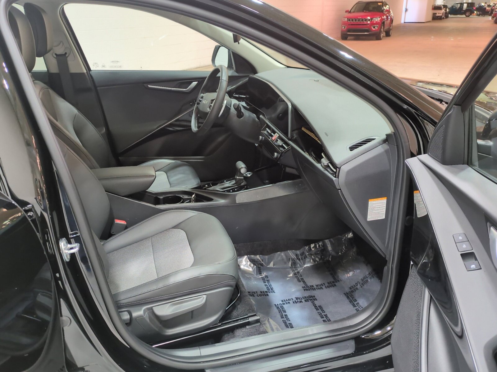 Certified 2024 Kia Niro EX FWD image 9