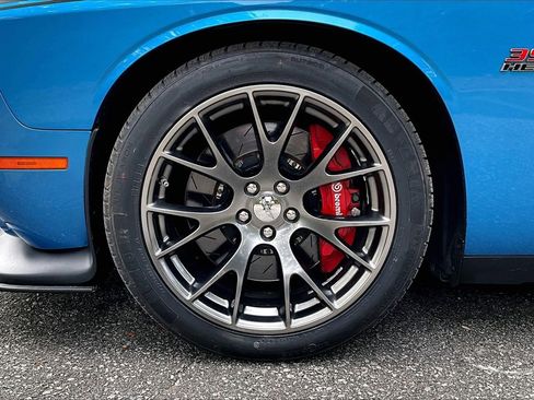 Used 2015 Dodge Challenger SRT image 29