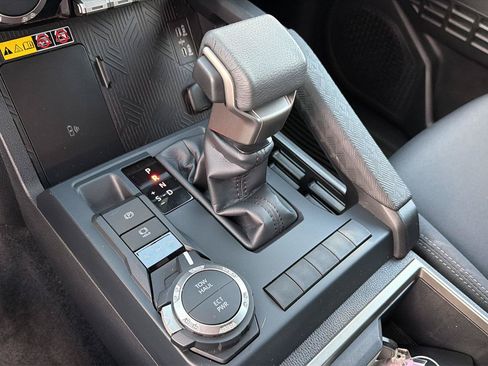 Certified 2025 Toyota Tacoma SR5 AWD/4WD image 28
