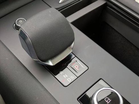 Certified 2025 Land Rover Discovery Dynamic SE AWD/4WD image 12