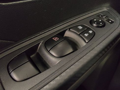 Used 2025 Nissan Versa SV w/ Trunk Package FWD image 27