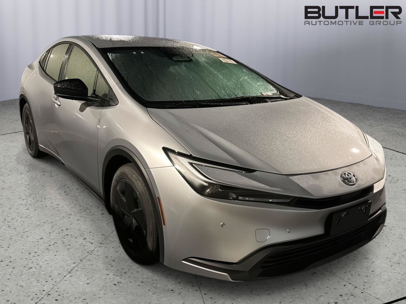 Used 2025 Toyota Prius LE FWD image 2