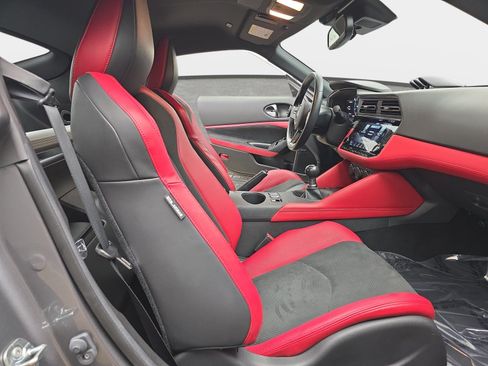 Used 2024 Nissan Z Performance w/ Floor Mat Package RWD image 31