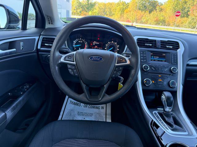 Used 2016 Ford Fusion SE FWD image 12