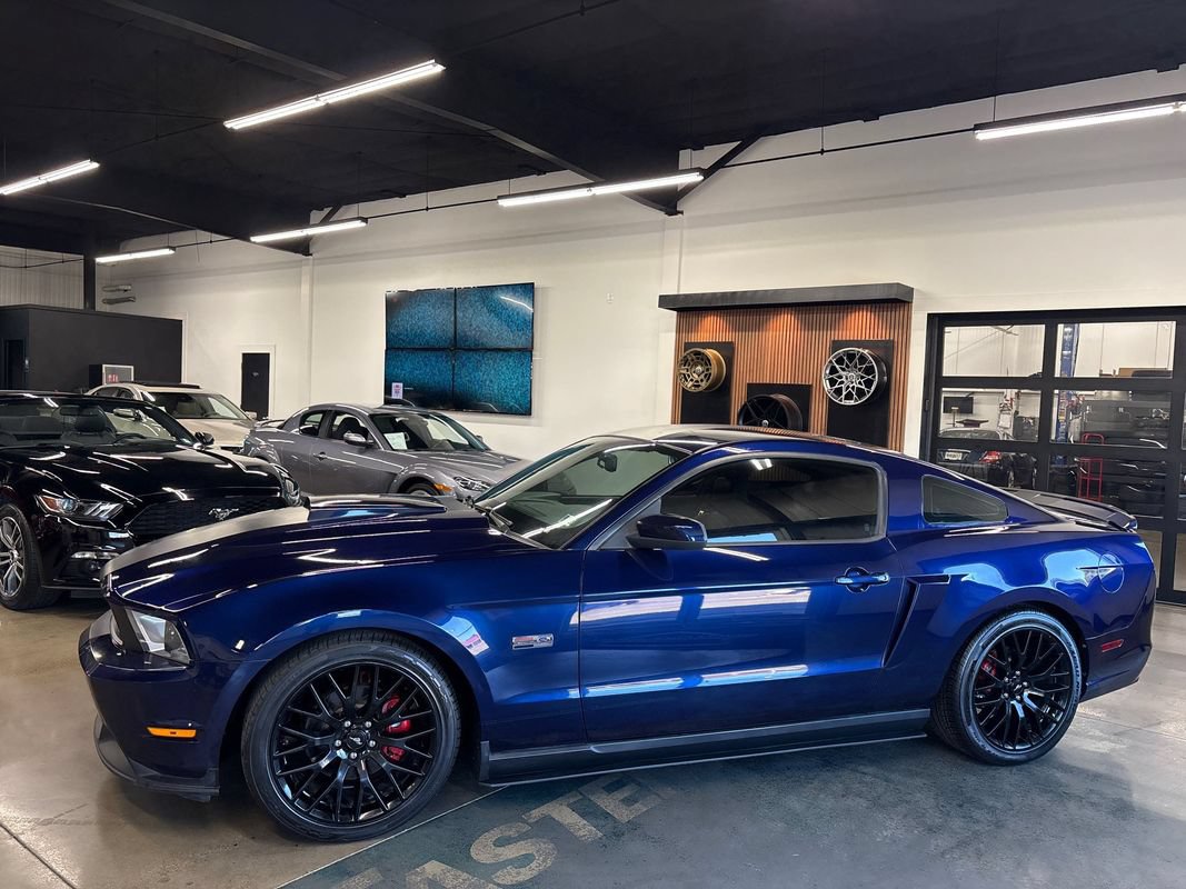 Used 2010 Ford Mustang GT Premium RWD image 4
