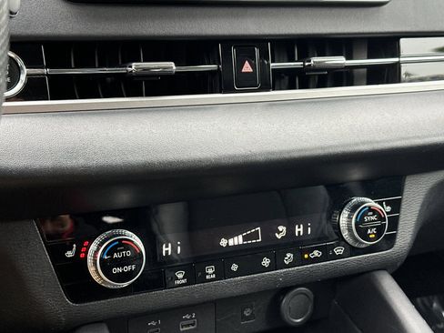 Used 2024 Mitsubishi Outlander SE Black Edition image 21