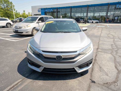 Used 2017 Honda Civic Touring image 2