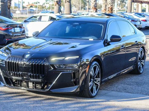 Used 2023 BMW 760i xDrive w/ Luxury Rear Seating Package image 3