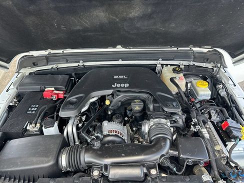 Used 2019 Jeep Wrangler Unlimited Sahara w/ LED Lighting Group AWD/4WD image 19