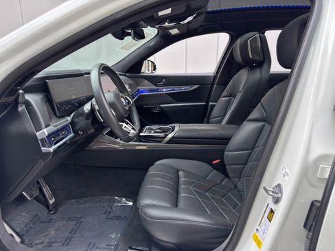 Used 2023 BMW 740i w/ Parking Assistance Package RWD image 17