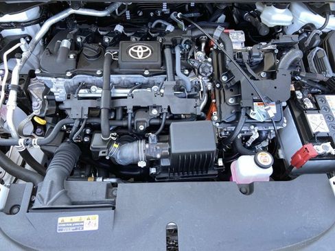 Used 2025 Toyota Corolla LE FWD image 9