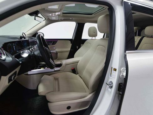 Used 2023 Mercedes-Benz GLB 250 image 9