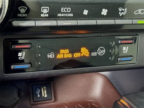 Used 2024 Toyota RAV4 Limited image 19