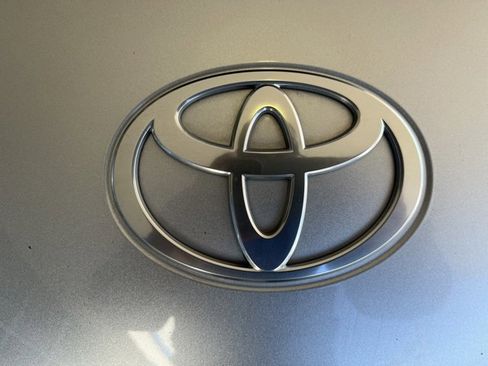 Used 2025 Toyota Camry LE image 11