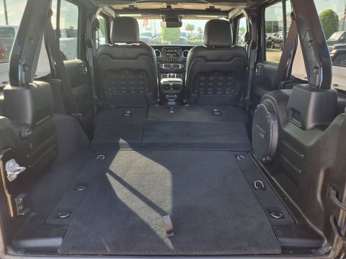 Used 2022 Jeep Wrangler Unlimited Rubicon w/ Xtreme Recon 35" Tire Package AWD/4WD image 9