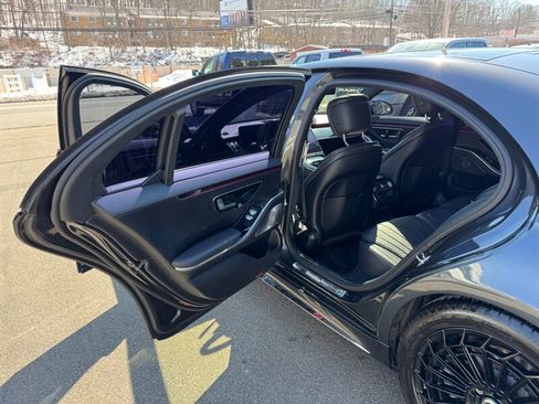 Used 2022 Mercedes-Benz S 580 4MATIC Sedan w/ AMG Line Package image 36