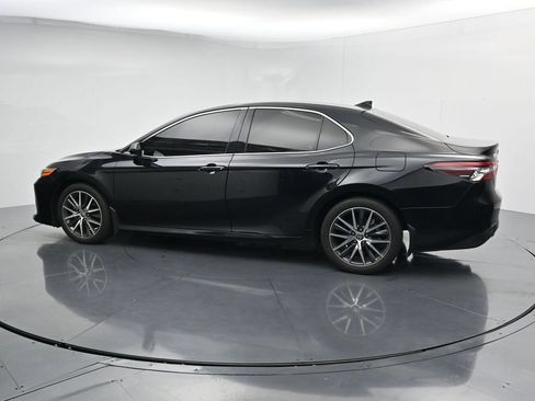 Used 2024 Toyota Camry XLE FWD image 5