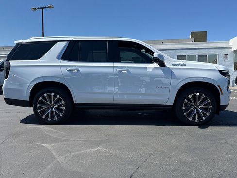 New 2026 Chevrolet Tahoe High Country w/ LPO, Illumination Package AWD/4WD image 8