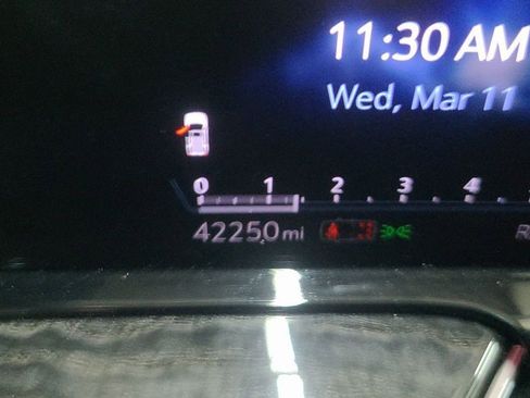 Used 2023 Cadillac Escalade Premium Luxury w/ Performance Package image 18