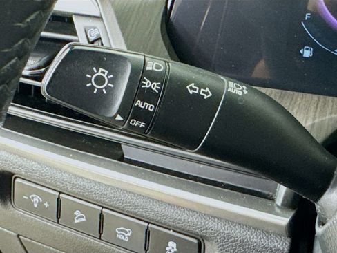 Used 2023 Kia Telluride EX w/ EX Captain's Chair Package FWD image 13