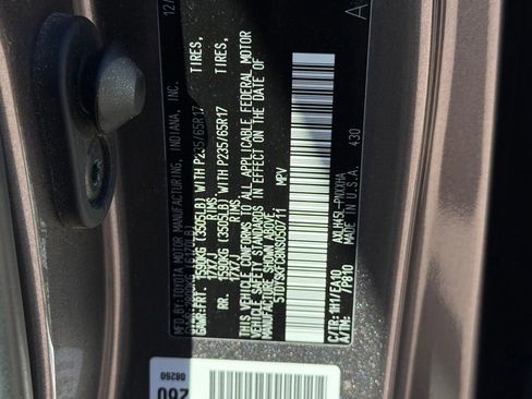 Used 2022 Toyota Sienna XLE AWD/4WD image 24