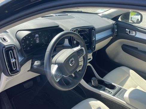 Used 2021 Volvo XC40 T5 Momentum AWD/4WD image 16