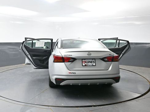 Used 2023 Nissan Altima 2.5 SV FWD image 53
