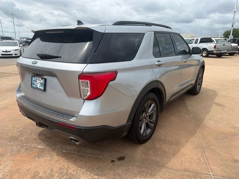 Used 2021 Ford Explorer XLT w/ Equipment Group 202A RWD image 3